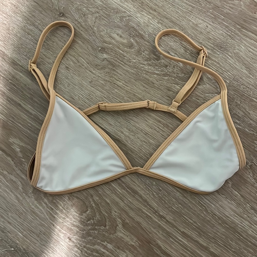 Acacia Baja Top in the color cream